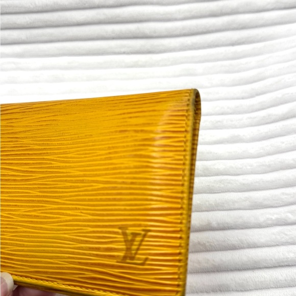 LOUIS VUITTON Card Holder M63209 Yellow - Picture 5 of 7